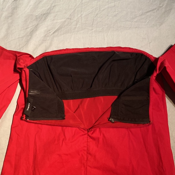 Theory Laureema Off-Shoulder light poplin crimson red blouse Size 4 - Picture 5 of 6